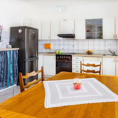 Magdales - Comfort Three Bedroom Apartment Omis