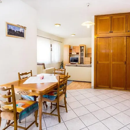 Magdales - Comfort Three Bedroom Apartman