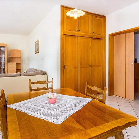 Magdales - Comfort Three Bedroom Apartman